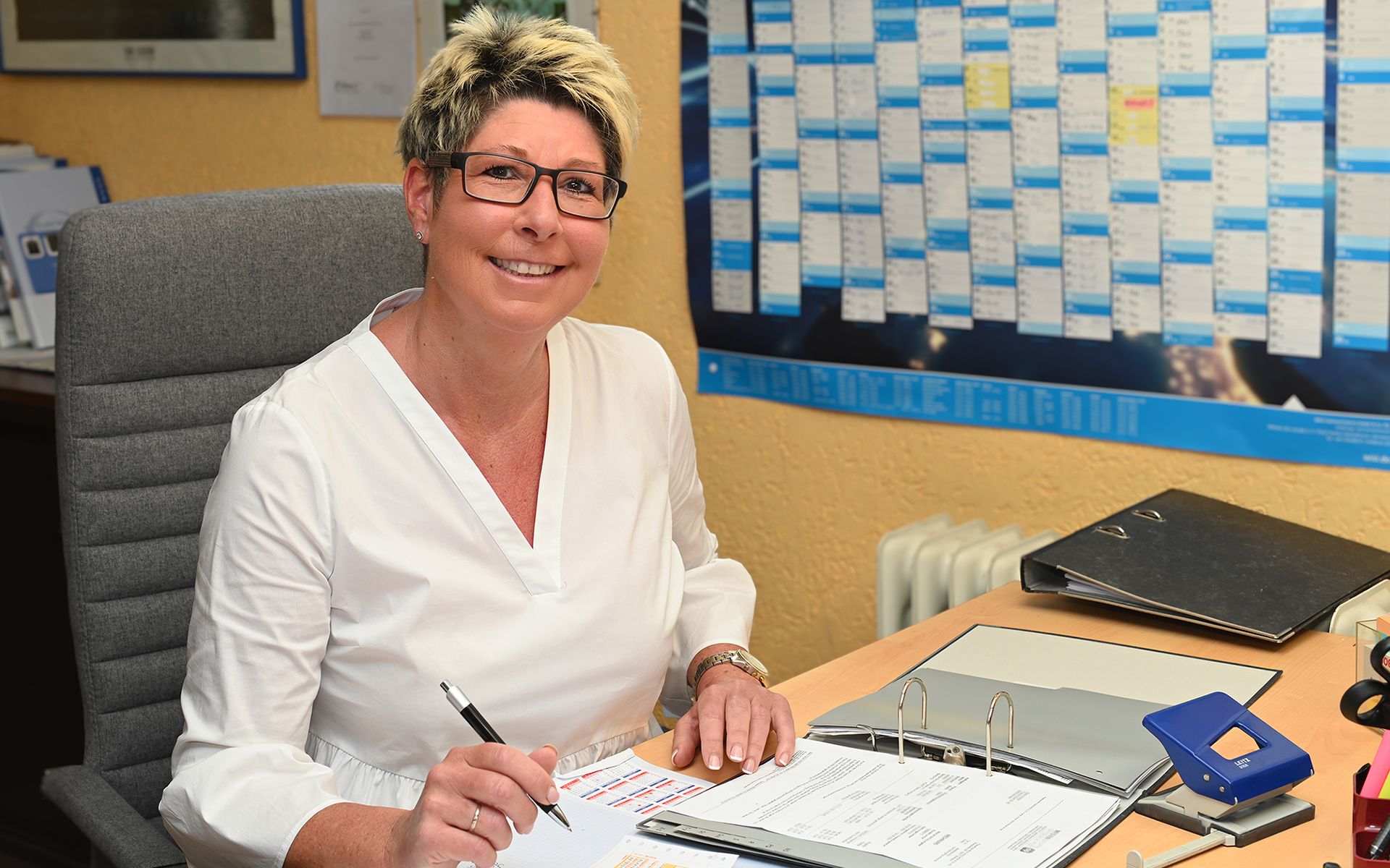 Heike Kreher am Schreibtisch